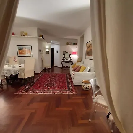 Pizzofalcone 41b شقة