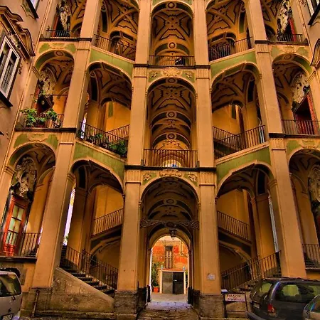 Pizzofalcone 41b نابولي