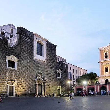 Pizzofalcone 41b نابولي