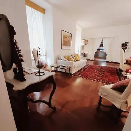 Pizzofalcone 41b شقة نابولي